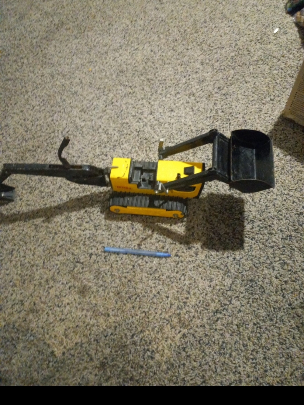 Tonka Yellow and Black Excavator Toy with Moving Arm